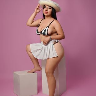 Model - Sammy squirt