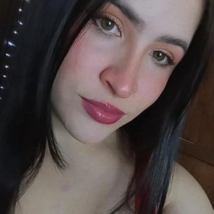 Model - kendra squirt