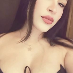 Model - kendra deepthroat