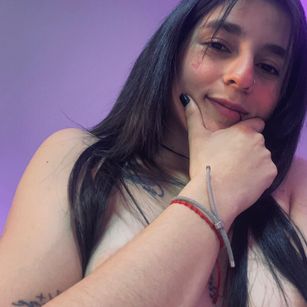 Model - Mia Taylor joi