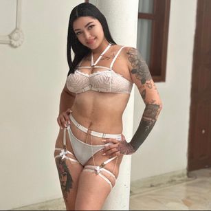 Model - NickyTaylor latina