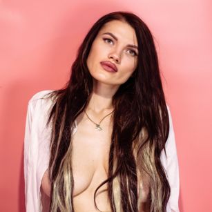 Model - MilaLoona ass