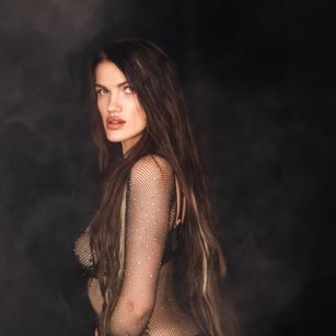 Model - MilaLoona feet