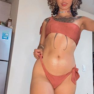 Model - SilvanaOwen JOI