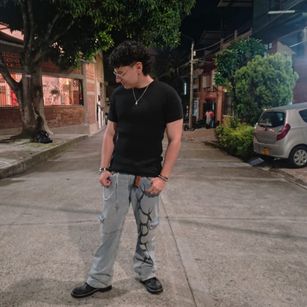 Model - Emily_and_Zac latin