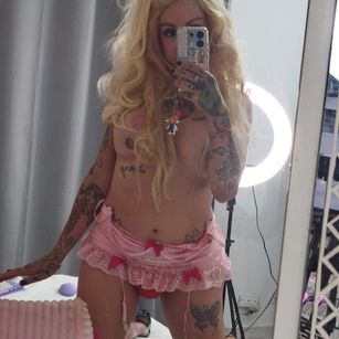 Model - Atena mature