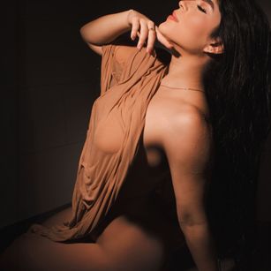 Model - Emma Zc striptease