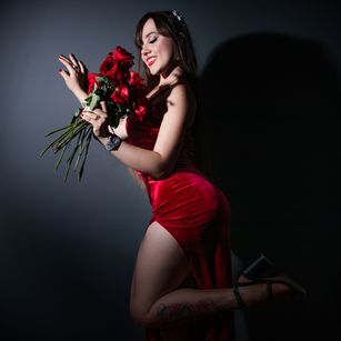 Model - Elena Gilbert dildo