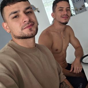 Model - Aron amp Leo anal