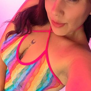 Model - TaraCarson camgirl