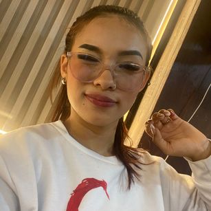 Model - SashaHans bigtits