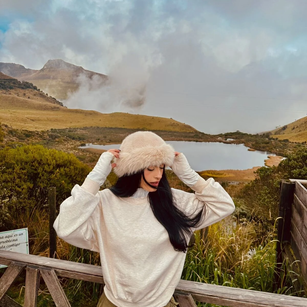 Model - Bella Vixeen latina