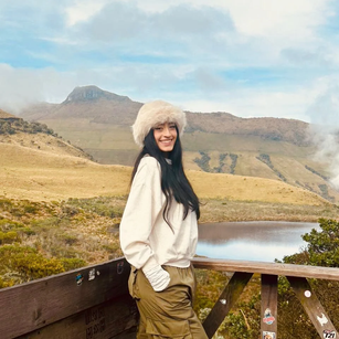 Model - Bella Vixeen feet