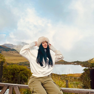 Model - Bella Vixeen latina