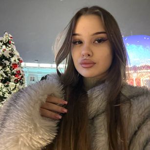 Model - LolkaKiti biglips