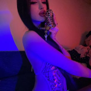 Model - MoonlightQueen dominatrix
