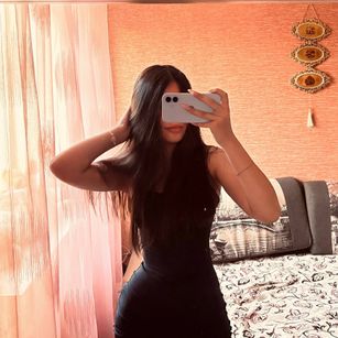 Model - Emily skinny