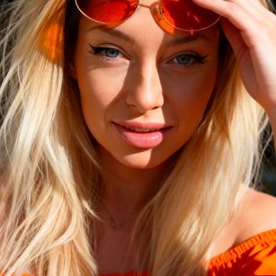 Model - IsaVelvetxxx Hot