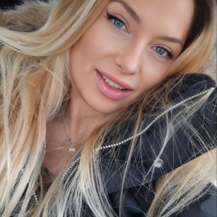 Model - IsaVelvetxxx Blonde