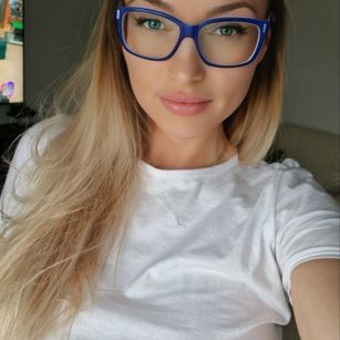 Model - IsaVelvetxxx hotgirl