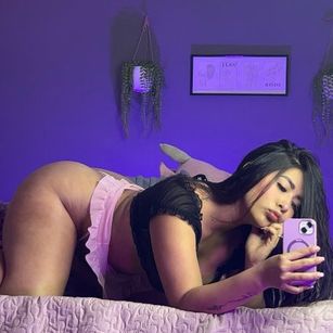 Model - Zoe Montiel Anal