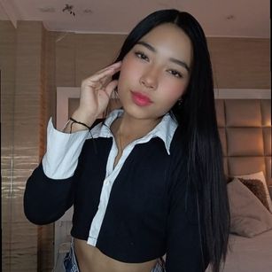 Model - Hana Luna squirt