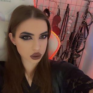 Model - Mistress Eva footfetish