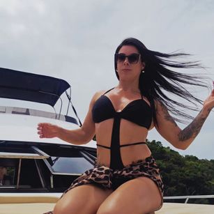 Model - Brunetthot Fetiche