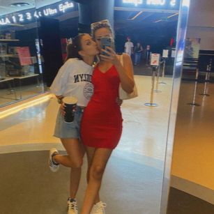 Model - Anna and Vanessa couple