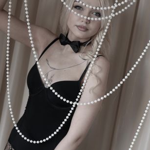 Model - Lina Lirian blonde