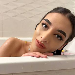 Model - Lilith Capri cuckold