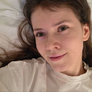 Model - extrag1rl brownhair
