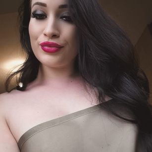 Model - Luna Golden roleplay