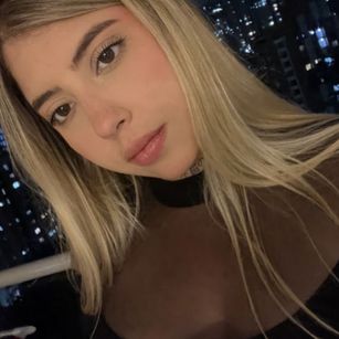Model - emma blake bigtits