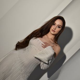 Model - Mariam teen