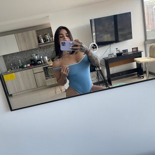 Model - Samantha Fit feet