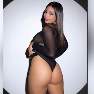 Model - Zoe bigass