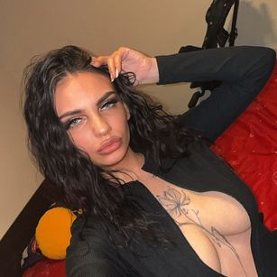 Model - Kayley_Gunner feet