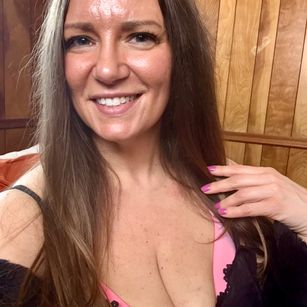 Model - Brianna Bangs milf