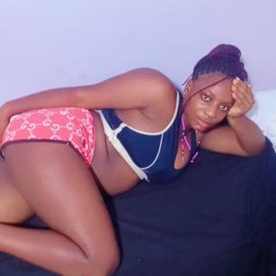 Model - Swtireen curvy