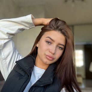 Model - Ema skiny