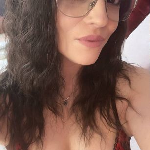 Model - amorettedoll dildo