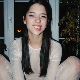 Model - Emely blowjobs