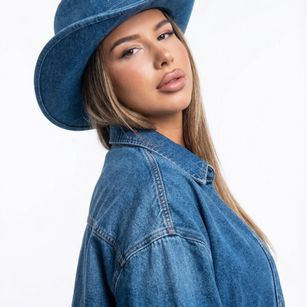 Model - CapriAndersen fetish