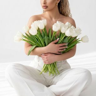 Model - CapriAndersen stockings