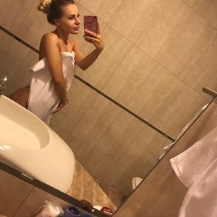 Model - Victori bigeyes