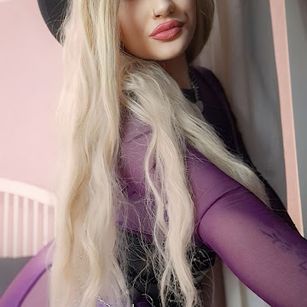 Model - Mistress Kassandra smoke