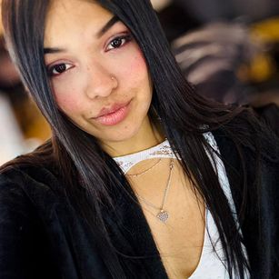 Model - Lola Brown squirt
