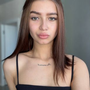 Model - Ema skiny