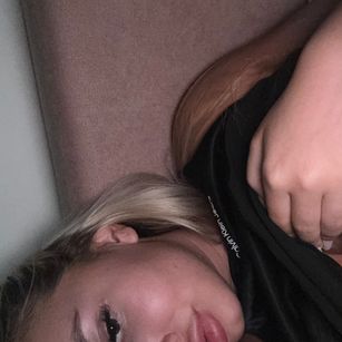 Model - Bad Cherry bustyblonde